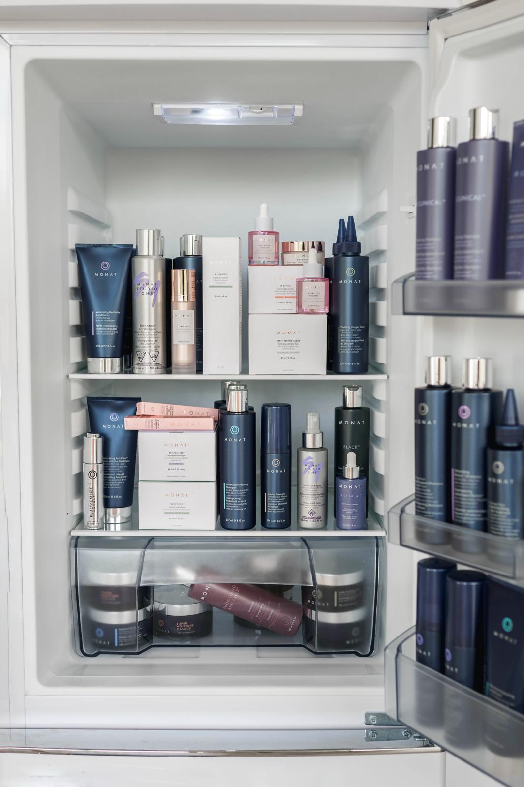 MONAT Haarpflegeprodukte im Salonregal